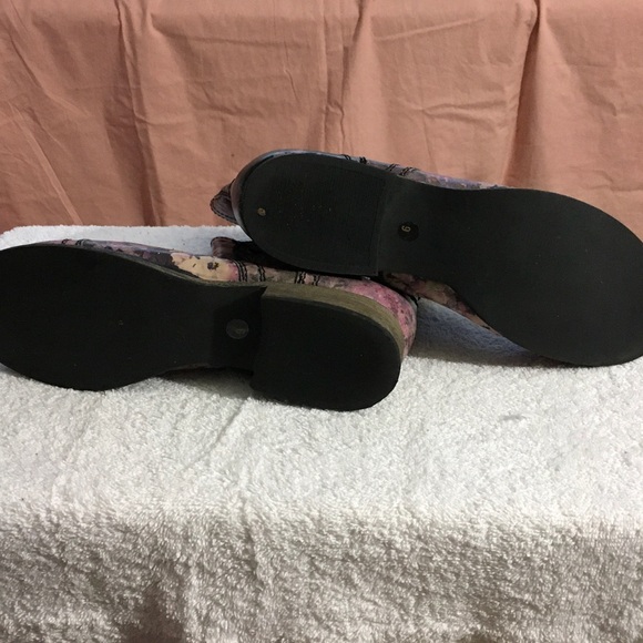 Steve Madden Floral Combat Boots in Tan and Purple - Picture 4 of 4